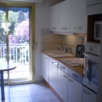 La cuisine Appartement Antibes location vacances, plage, centre ville antibes,location, appartement, antibes, mer, vacances, location particulier, location saisonnière, hmholidays, abritel, location cannes, location cote d'azur, booking, hiring, tripadvisor, locasun, Holiday rentals French riviera, Ferienhaus Französische Riviera, Frankreich. Provence, vacances, relaxation, tranquillité, saint tropez, charm paradise, activities, grass, golf, beach, rent, vacances antibes, hiring saison