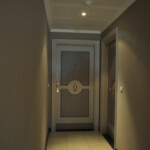 L'entrée de l'immeuble appartement, location Juan les pins, location vacances, appartement vacances Juan les pins, juan flore, airbnb, abritel, booking.com, locasun, riviera, cote d azur, alpes maritimes, juan flore