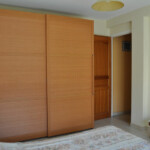 La première chambre, lit 140x190 appartement, location antibes, location vacances appartement antibes, vacances antibes, centre ville, airbnb, abritel, booking.com, locasun