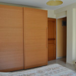 La première chambre, lit 140x190 appartement, location antibes, location vacances appartement antibes, vacances antibes, centre ville, airbnb, abritel, booking.com, locasun