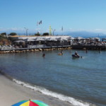 Plage d'Antibes et sa base nautique handiplage antibes, base nautique, appartement, location antibes, location vacances appartement antibes, vacances antibes, centre ville, airbnb, abritel, booking.com, locasun, plage